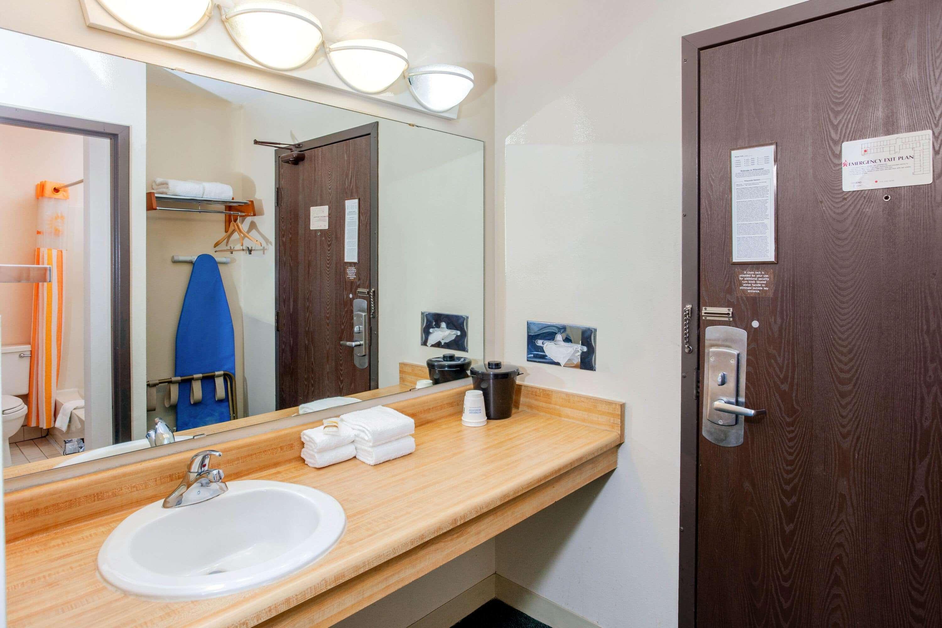 La Quinta Inn by Wyndham Wausau Bagian luar foto