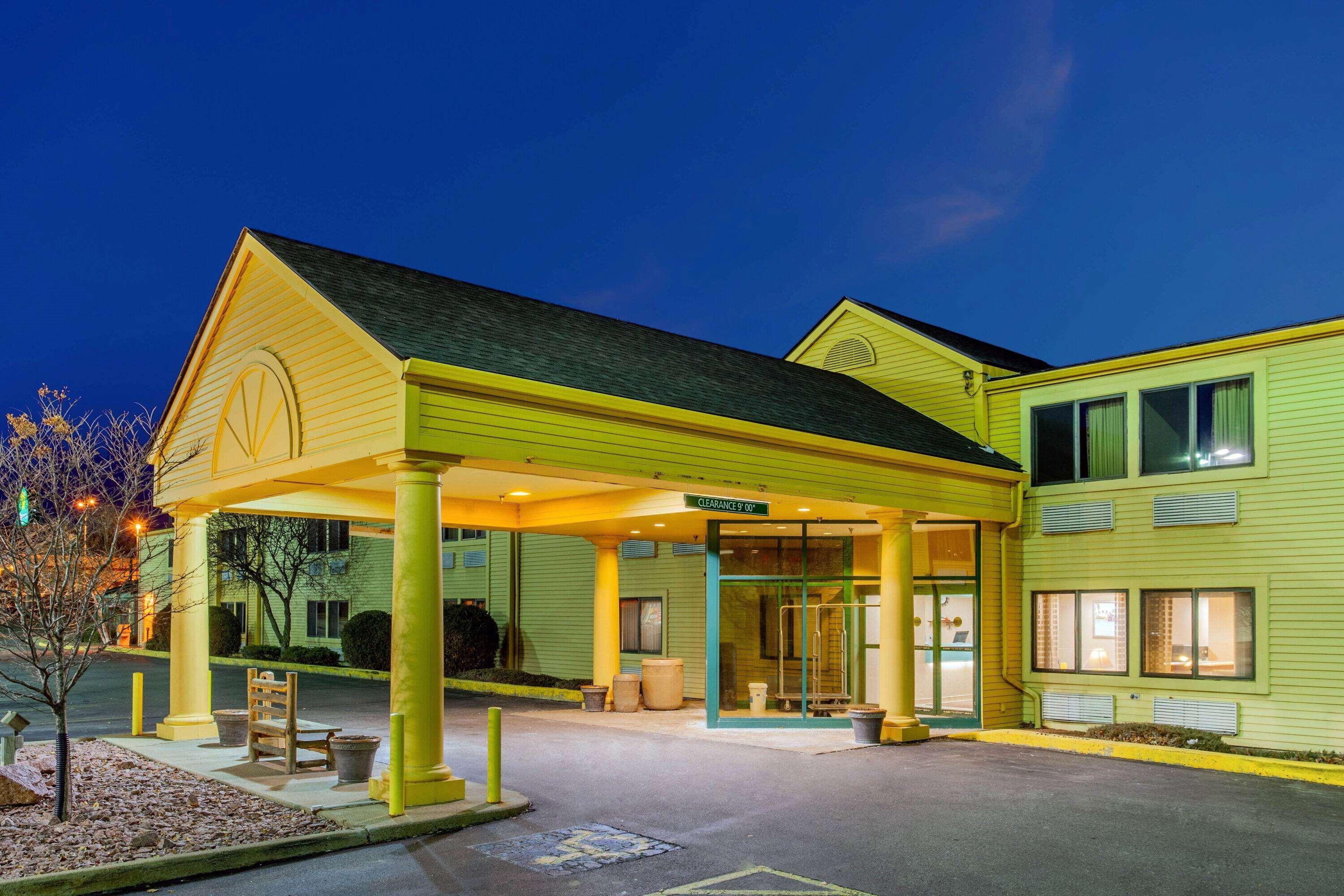 La Quinta Inn by Wyndham Wausau Bagian luar foto