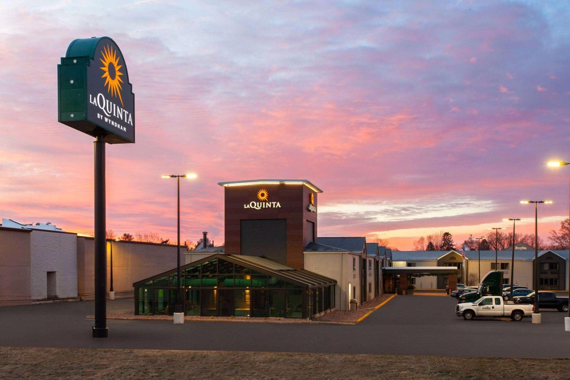 La Quinta Inn by Wyndham Wausau Bagian luar foto