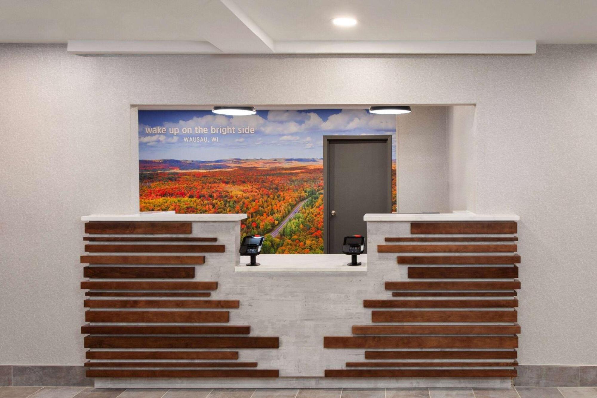 La Quinta Inn by Wyndham Wausau Bagian luar foto